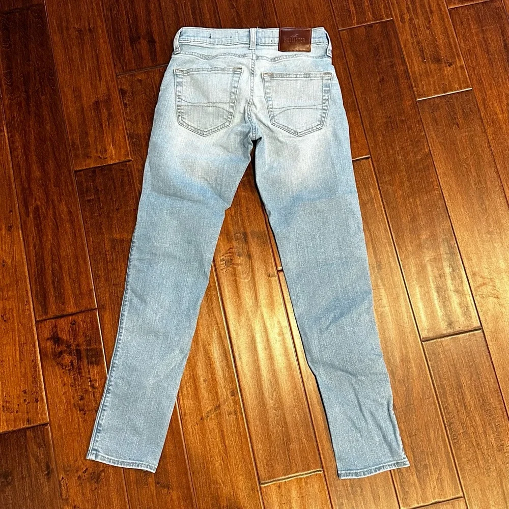 Hollister Men’s Light Wash Skinny Jeans - 26x30 - Picture 4 of 5